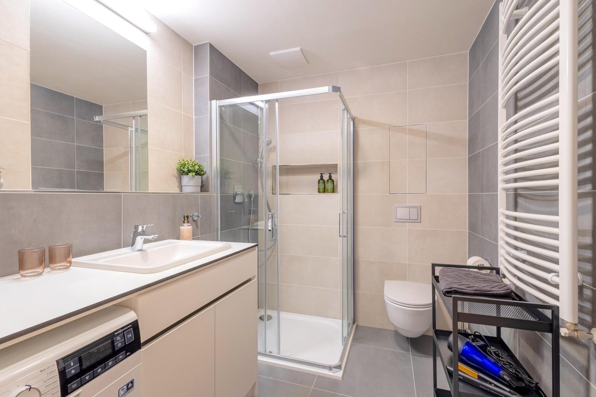 Bright 2Br - 7Th Floor, Balcony, Free Parking By Gravity Prague Apartment Exterior photo